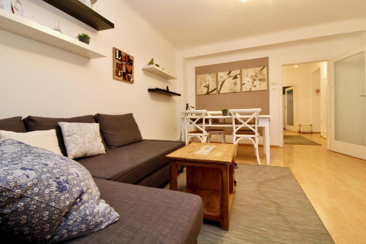 Gorgeous Hideout | City Center Apartment Wina Bagian luar foto