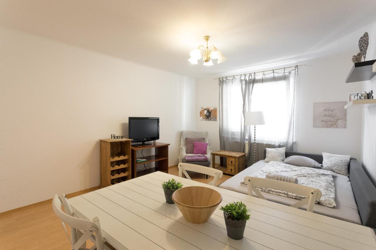 Gorgeous Hideout | City Center Apartment Wina Bagian luar foto