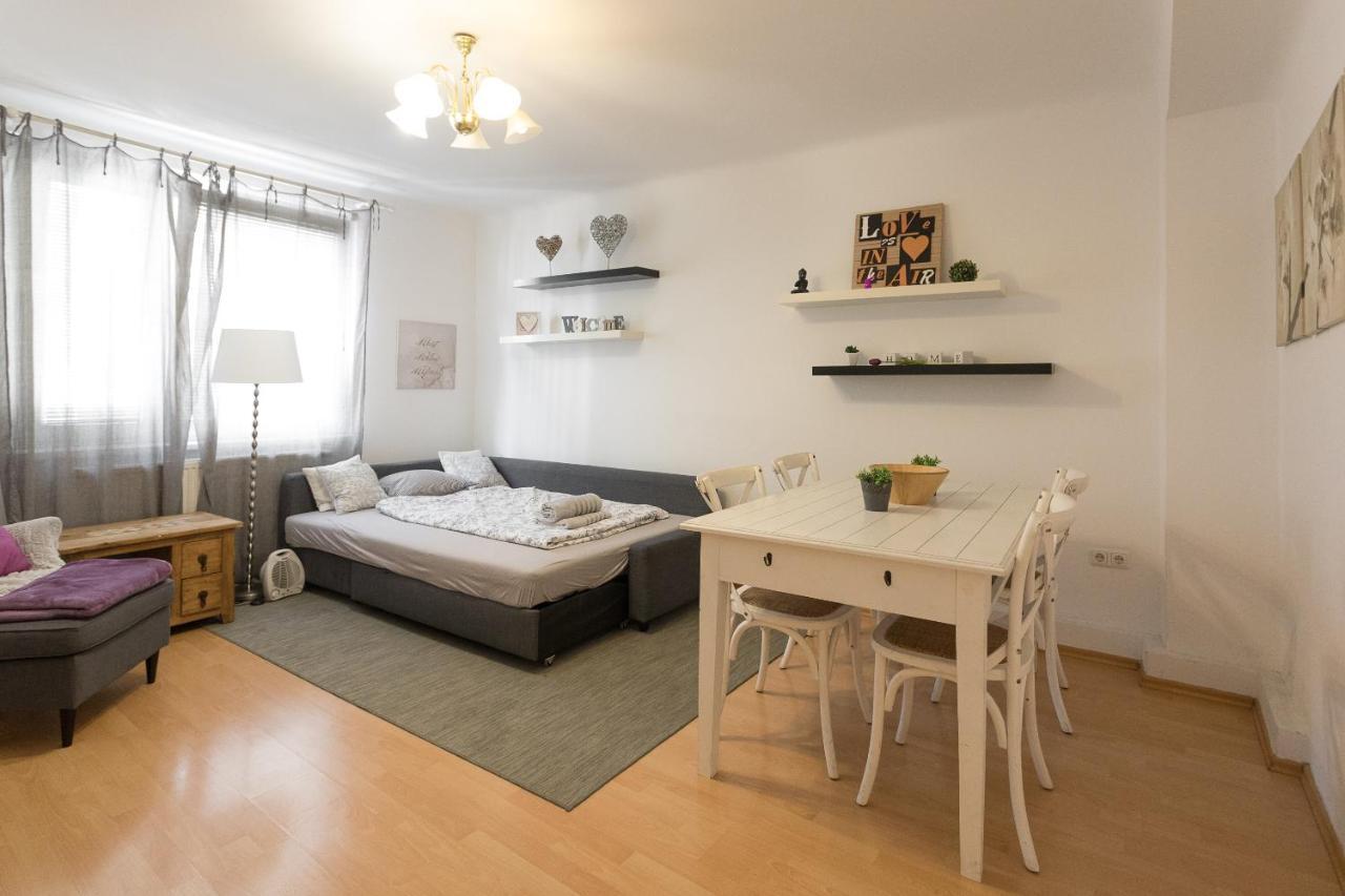 Gorgeous Hideout | City Center Apartment Wina Bagian luar foto
